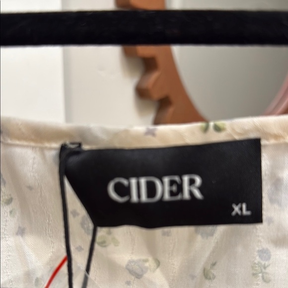 Cider Cream Fitted Sleeveless Tank Top - Picture 2 of 4